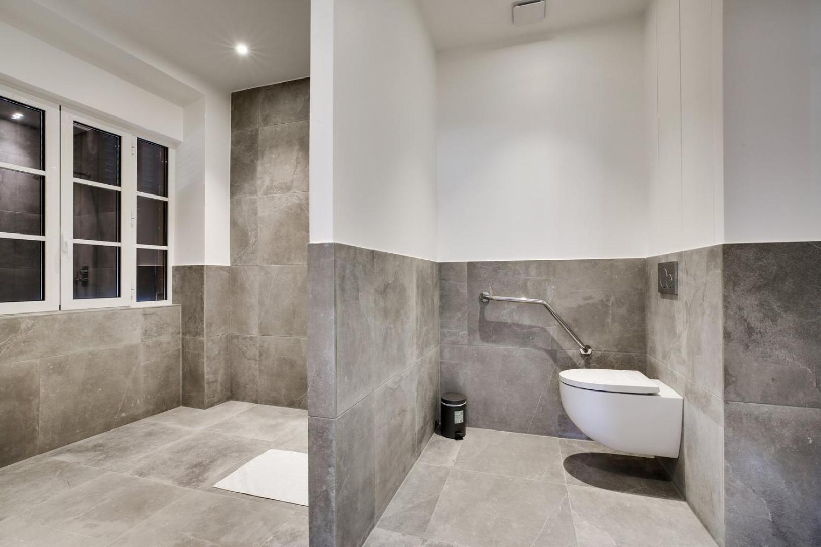 151 Jean Yves - Superbe A Appartement