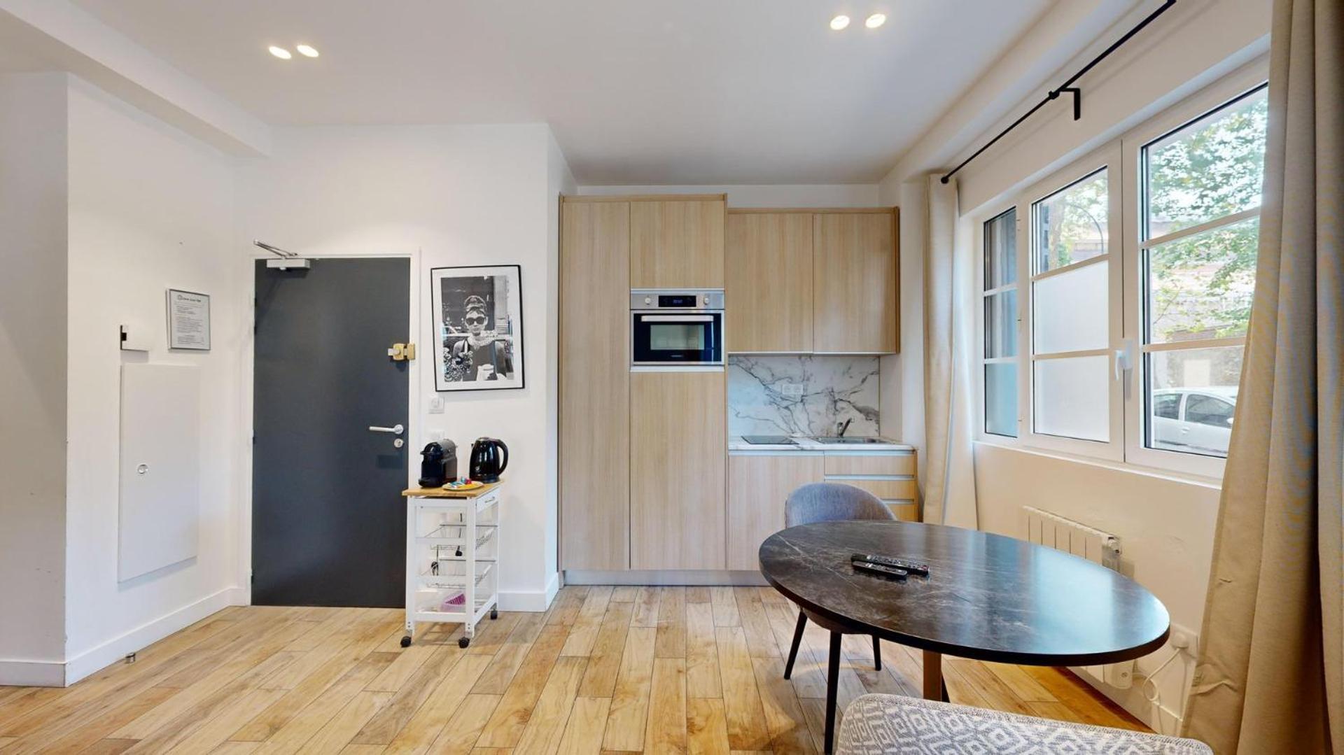 151 Jean Yves - Superbe A Appartement *